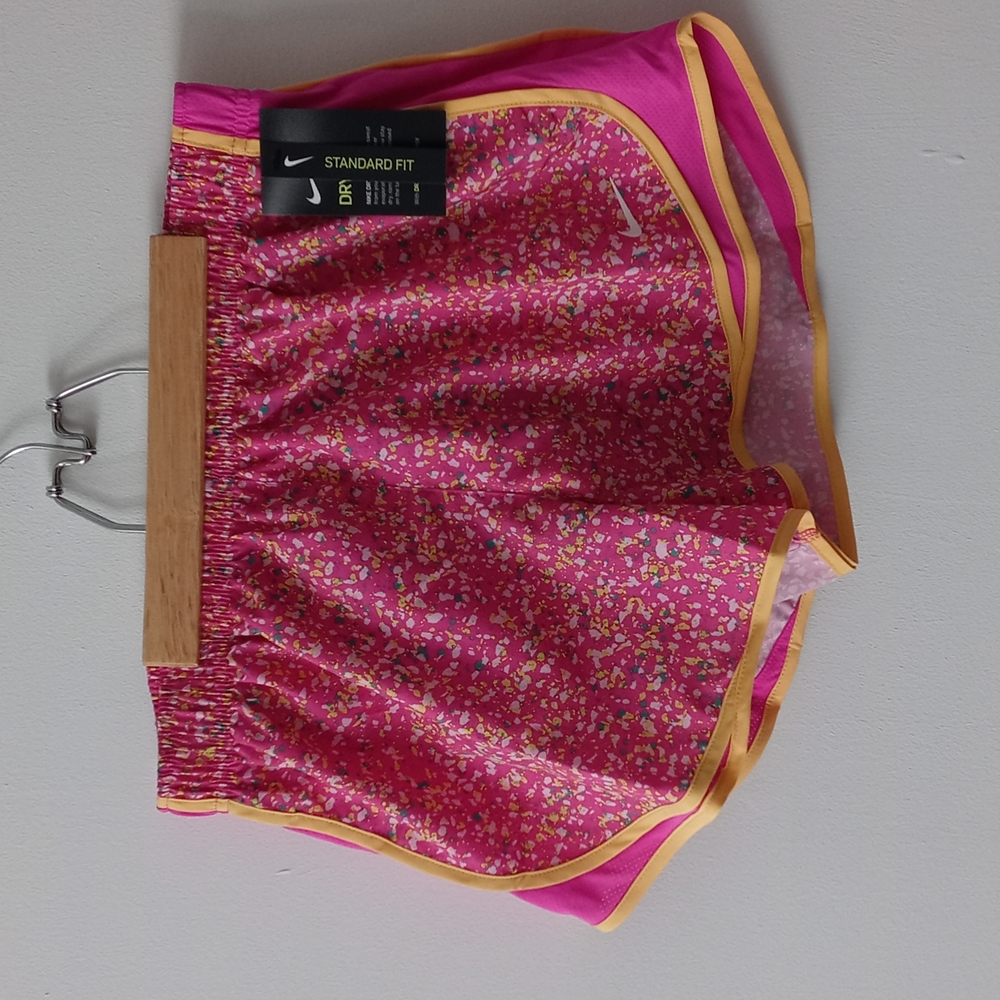COPY - BRAND NEW WMNS NIKE RUNNING SHORT